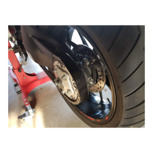 Preview: F&F Carbon Hintere Ritzelabdeckung, Carbon/Glasfaser – Ducati Hypermotard 796, Hypermotard 1100 Multistrada 1000 DS u. a.