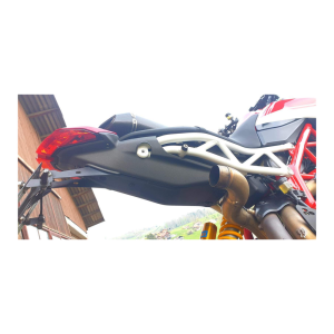 F&F Carbon Seitenverkleidung, 100 % Carbon – Ducati Hypermotard 950 ab 2019