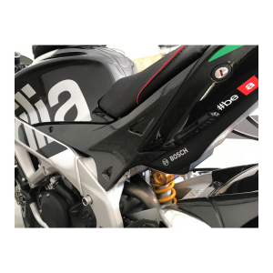 F&F Carbon Seitenverkleidung unter Tank, 100 % Carbon – Aprilia RSV4 2009–2020, Tuono V4 2015–2020