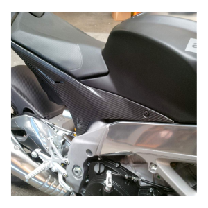 F&F Carbon Seitenverkleidung unter Tank, 100 % Carbon – Aprilia RSV4 2009–2020, Tuono V4 2015–2020