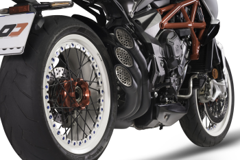 QD-EXHAUST MV Agusta 675/800 (Euro 4/5) – Slip-on Power Gun Dark – Detailansicht