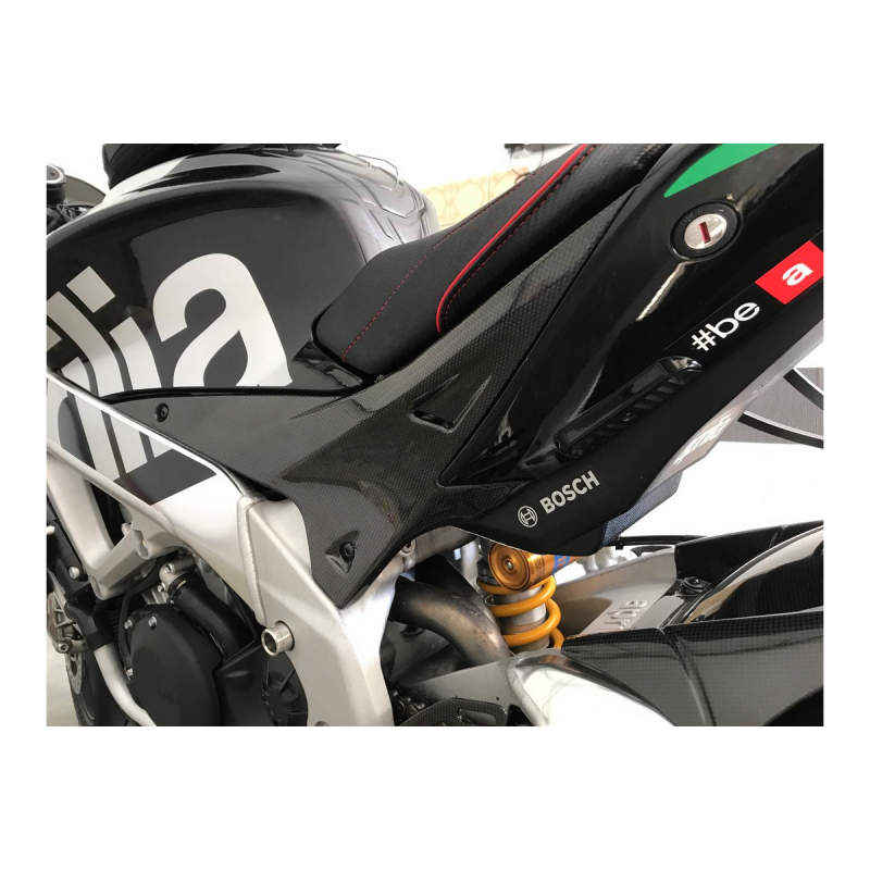 F&F Carbon Seitenverkleidung unter Tank, 100 % Carbon – Aprilia RSV4 2009–2020, Tuono V4 2015–2020