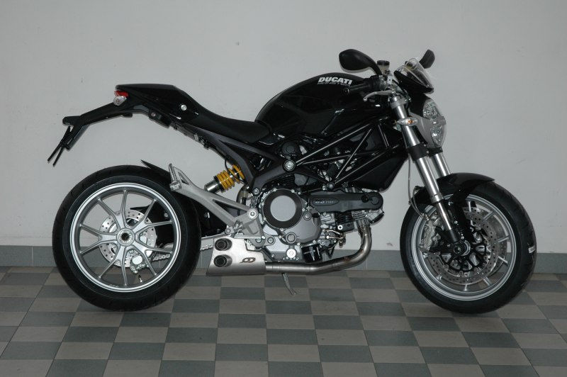 QD-EXHAUST Ducati Monster 1100/1100 EVO – Ex-Box Exhaust System Stainless – fitted to the motorcycle