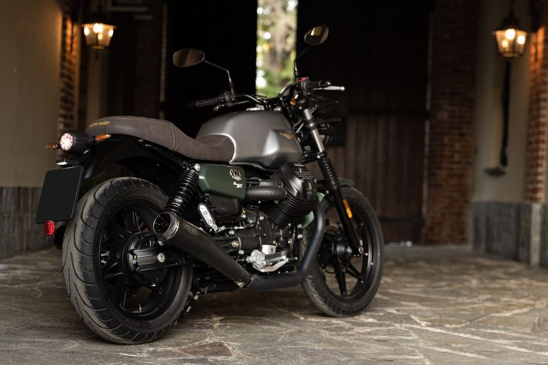 ZARD Slip-on 2-2 Limited Edition black stainless steel for Moto Guzzi V7 850